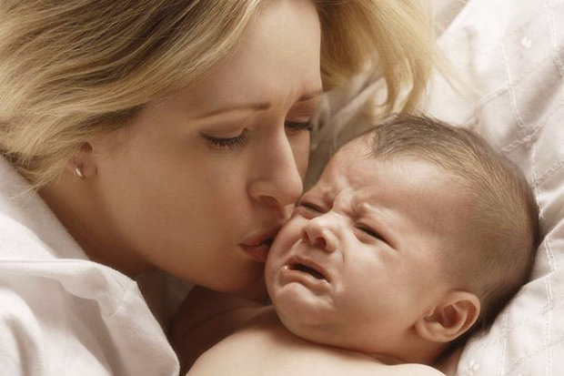 Как успокоить новорождённого когда он плачет: выбор самого эффективного способа