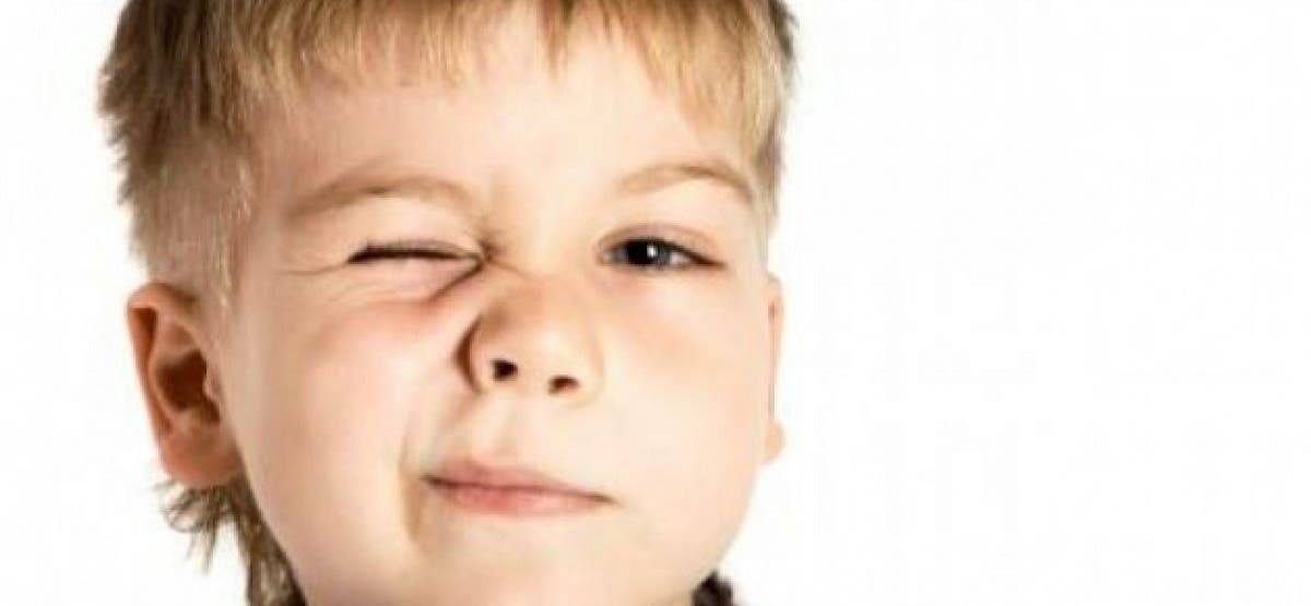 Нервный тик у ребенка: моргание глазами чаще нормы, причины и лечение патологии
