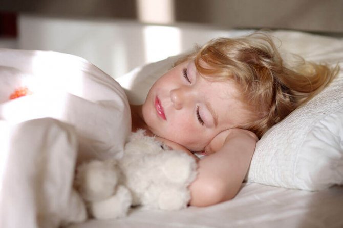 Укладываем ребенка спать без слез и истерик: как уложить спать ночью и днем грудного ребенка и малыша постарше без укачивания, ритуалы перед сном