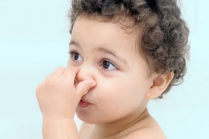 Кислый запах кала у ребенка младше года — причины зловония