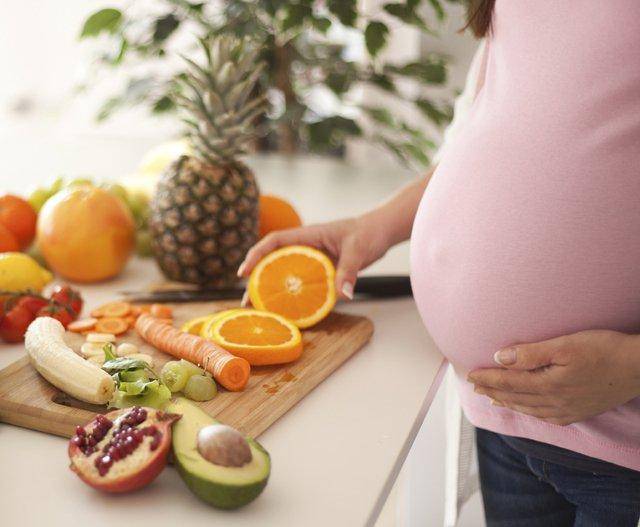 11 продуктов, которых следует избегать при беременности
