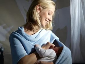 Нужно ли будить новорожденного малыша ночью для кормления