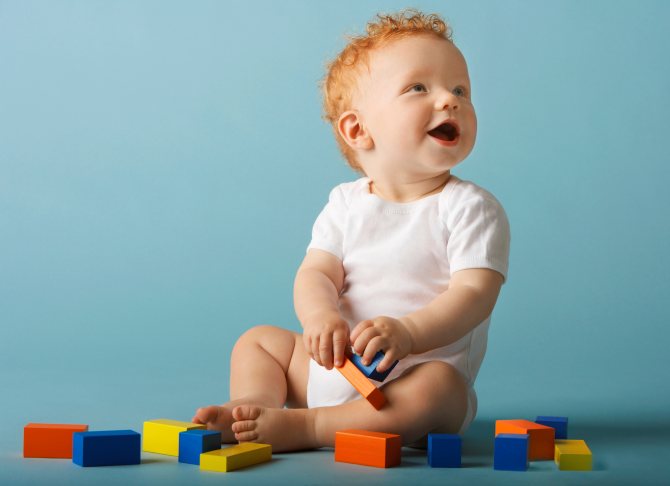 Развитие ребенка в 10 месяцев: что должен уметь и знать малыш