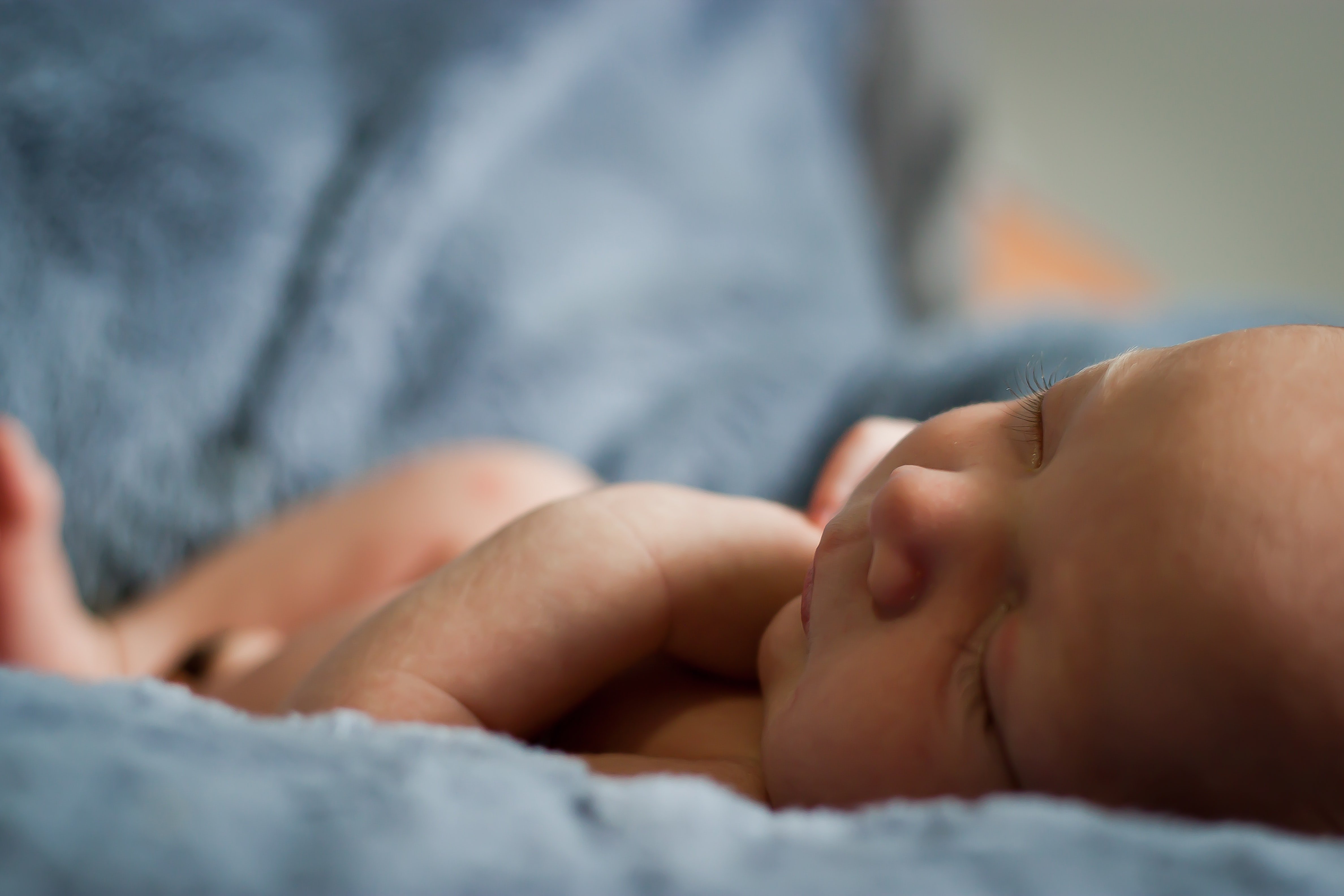 Когда зарастает родничок у новорожденных и как не пропустить признаки опасных заболеваний?