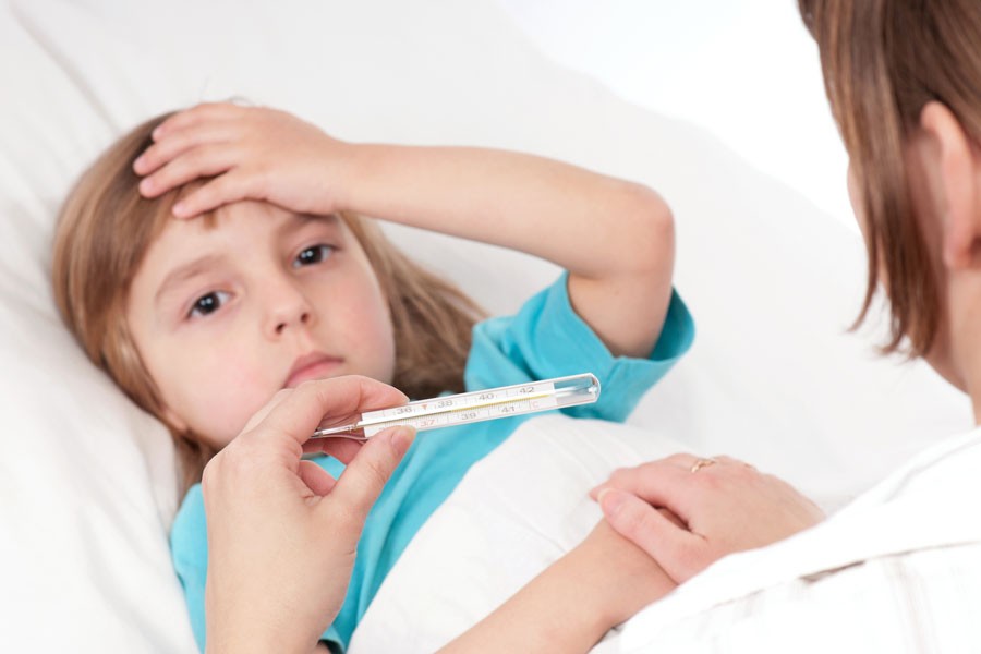 Что делать, если повысилась температура после прививки у ребенка, после акдс