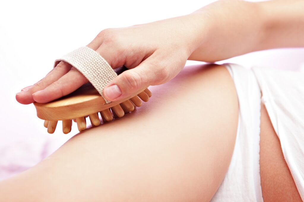 Антицеллюлитный массаж при беременности: можно ли делать и как
