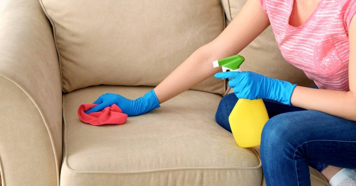 Чем вывести запах детской мочи с дивана и ковра