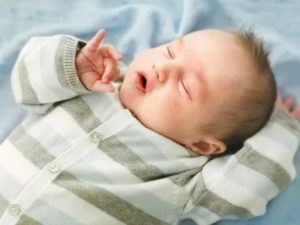 Вздрагивание во время сна у детей грудного возраста