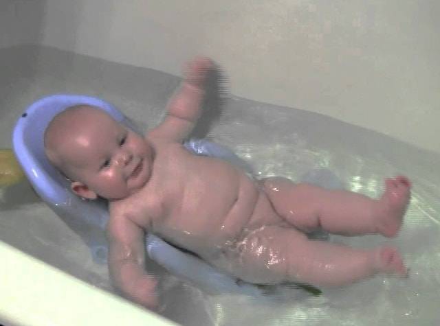 Нужно ли кипятить воду для купания новорожденного? - zarna.ru