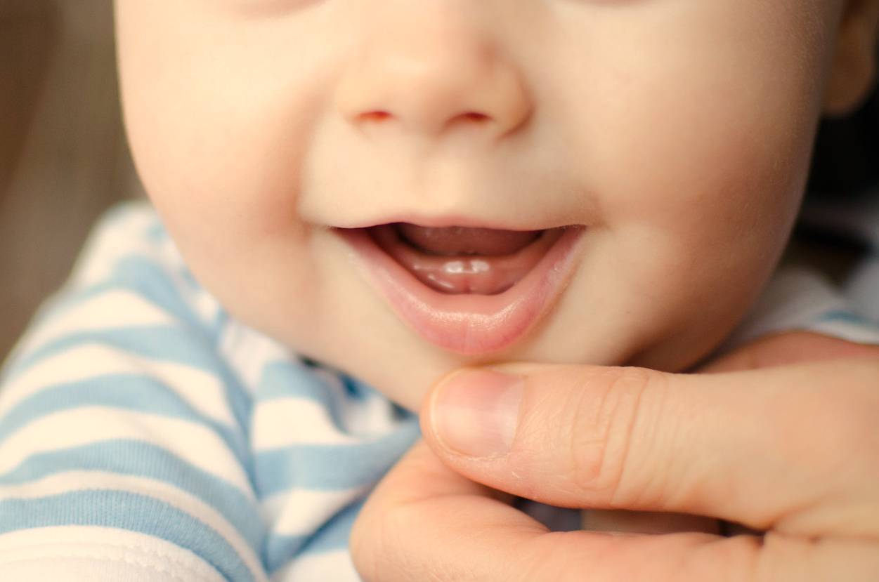 Причины проявления насморка при прорезывании зубов у детей, и что нужно предпринять их родителям