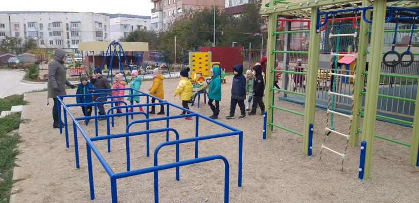 Веселые подвижные игры для детей на улице осенью