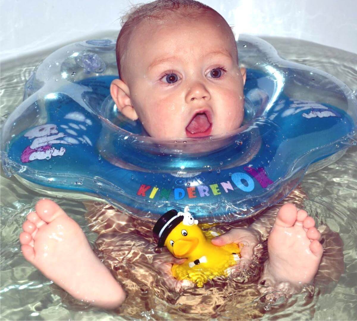 С какого месяца можно использовать надувной круг на шею для плавания и купания младенцев - топотушки