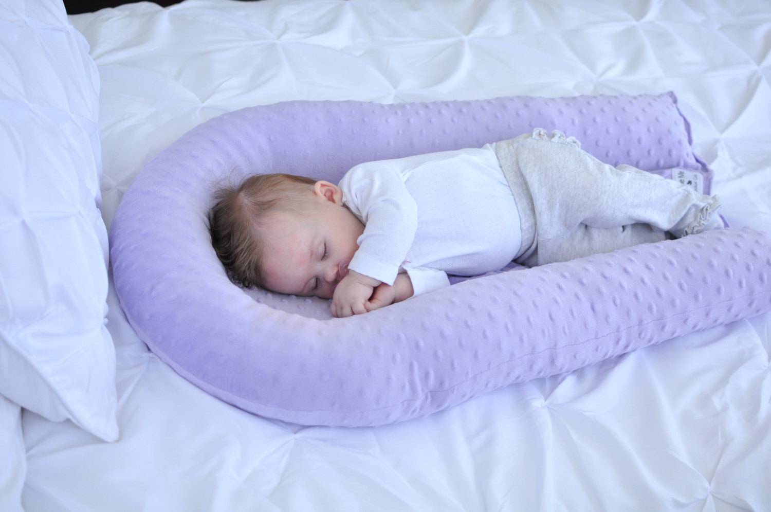 Разновидности детских подушек для сна младенцам от года