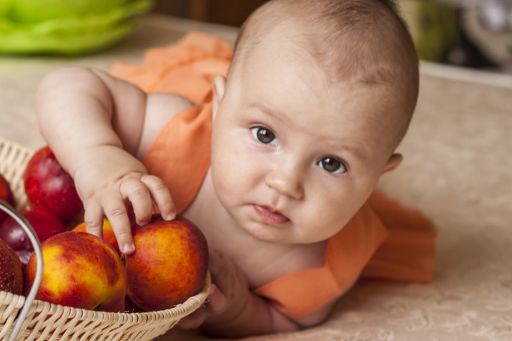 С какого возраста можно давать персики детям?