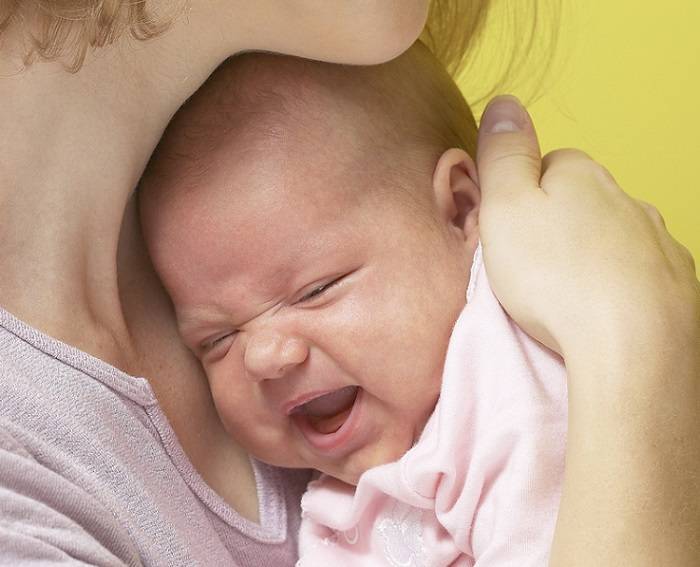 Срыгивания у грудничка. ребенок срыгивает после кормления