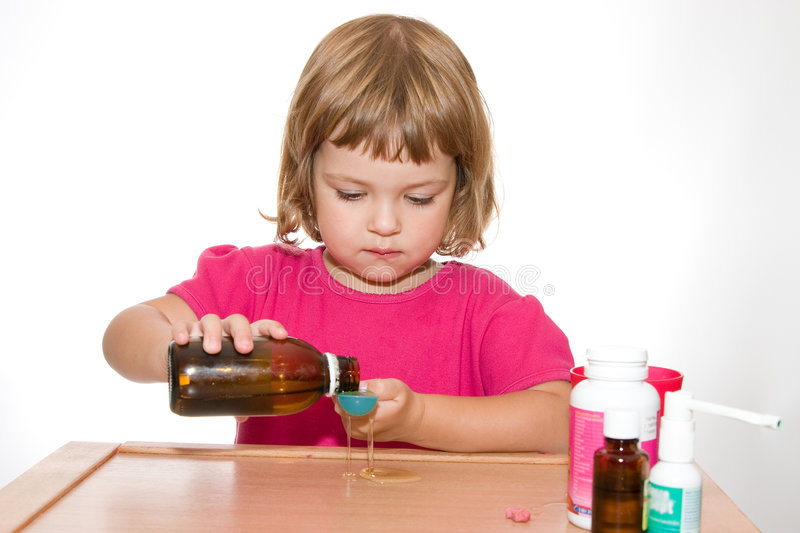 Как дать ребенку лекарство?