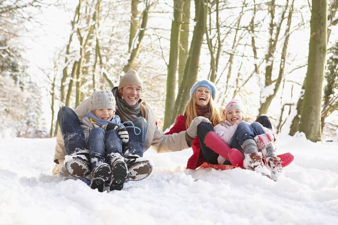 Что интересного можно делать с ребенком зимой на улице и дома?
