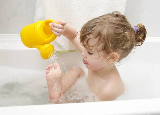Ребенок боится принимать ванну. советы детского психолога