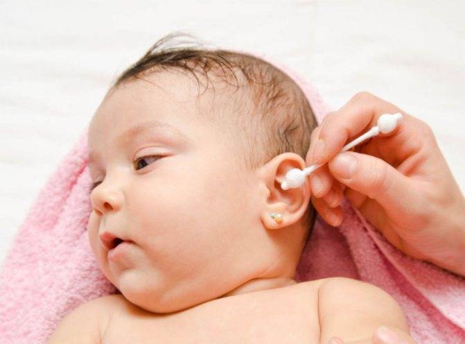 Что делать если у ребенка чешутся уши. грудной ребенок постоянно чешет уши и голову, трет затылок — почему это происходит