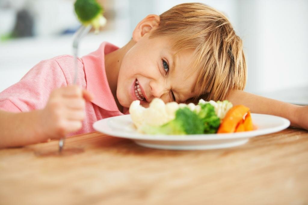 Уговорить ребенка поесть – для меня настоящая пытка. подруга из франции рассказала, что у них дети едят все (7 простых "фишек" местных мам)