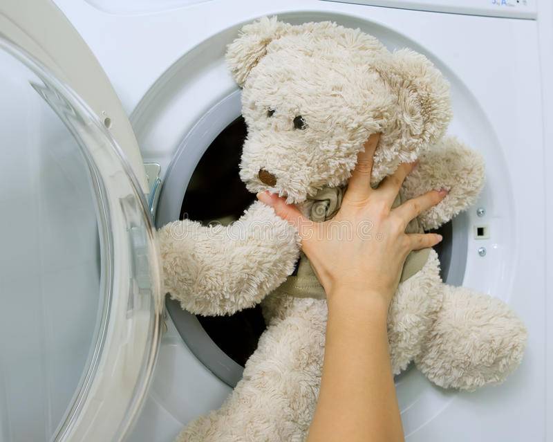 Как правильно стирать мягкие игрушки в домашних условиях: в стиральной машине, вручную, сухой чисткой