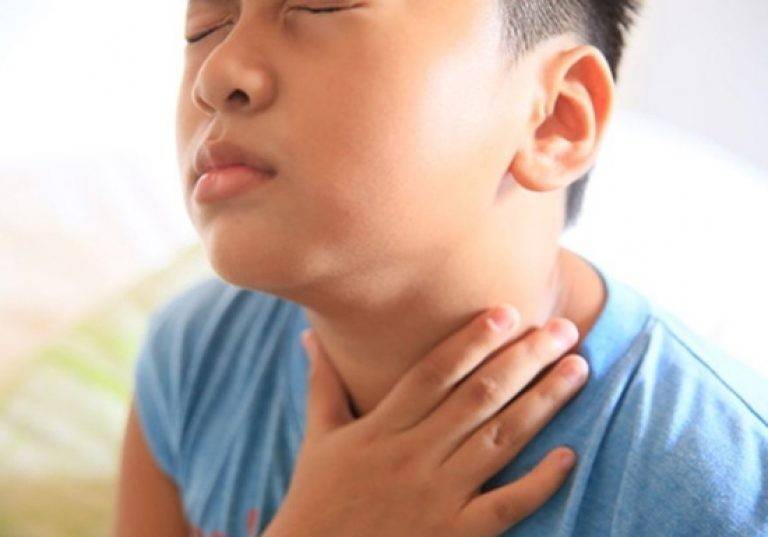 Симптомы отека горла у ребенка, оказание первой помощи и методы лечения