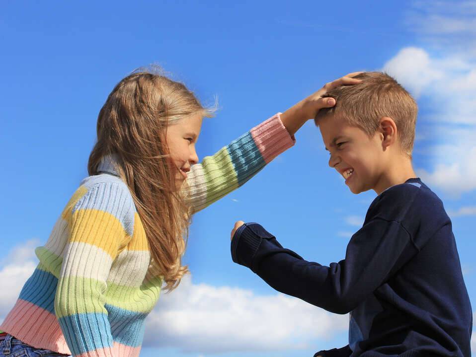 Почему дети дерутся между собой и как их успокоить? рассказывает психолог марина романенко