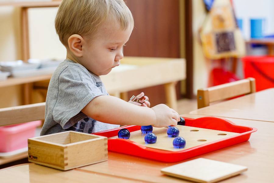 Развивающие игры для детей 10 месяцев: чем занять ребенка, во что и как поиграть
