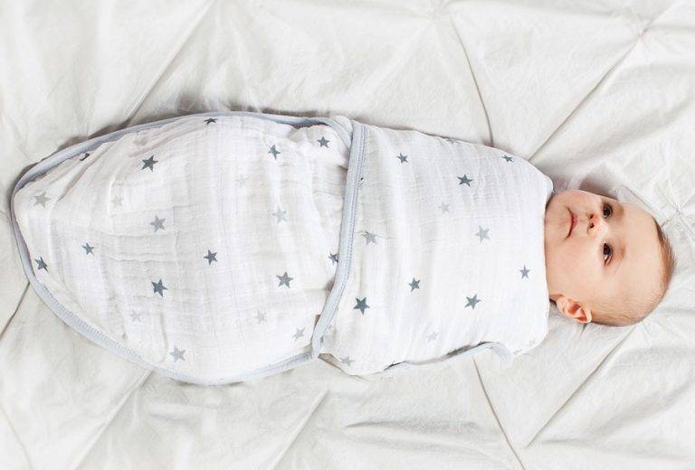 Как отучить ребенка от пеленания: как начать малышу спать без пеленок, советы и мнения врачей