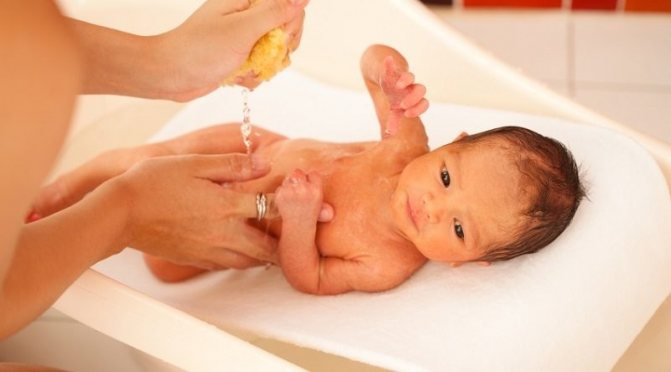 Гигиена новорожденной девочки: особенности ухода