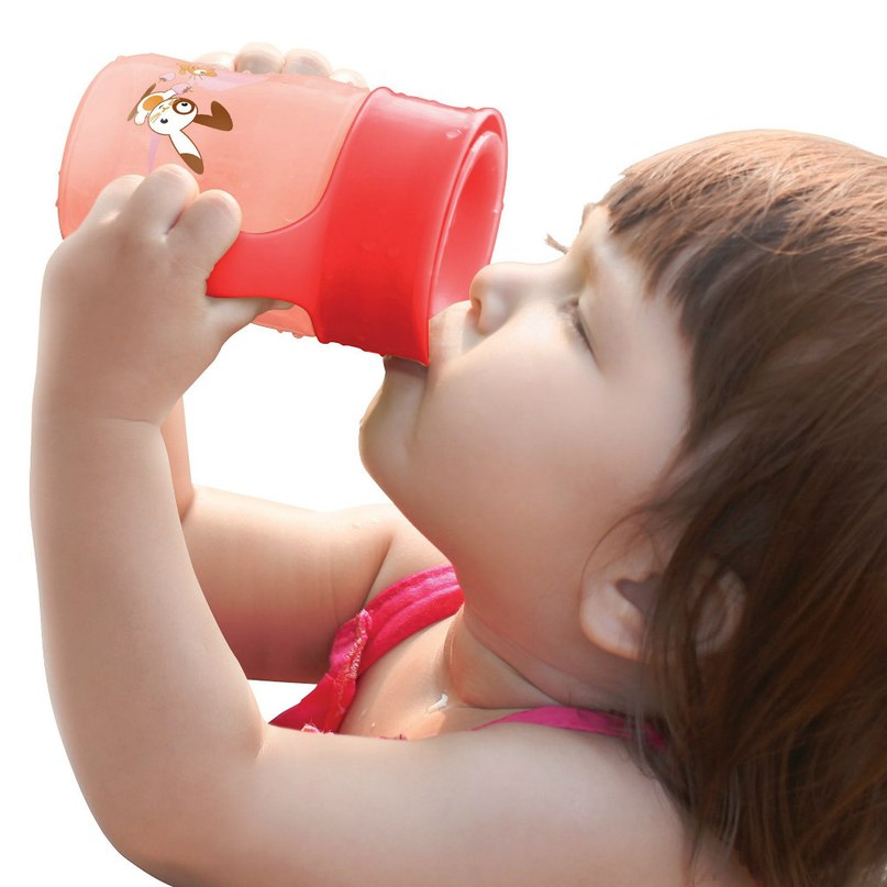 Как научить ребенка самостоятельно пить из поильника, чашки и трубочки: осваиваем новые умения