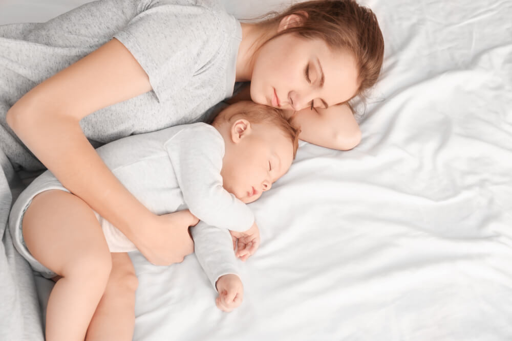 Совместный сон с новорожденным: что советует комаровский?