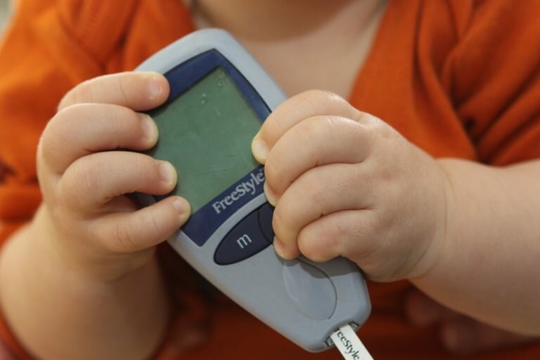 Сахарный диабет у детей: особенности жизни с диабетом, льготы, диагностика и профилактика осложнений, а также комментарии комаровского