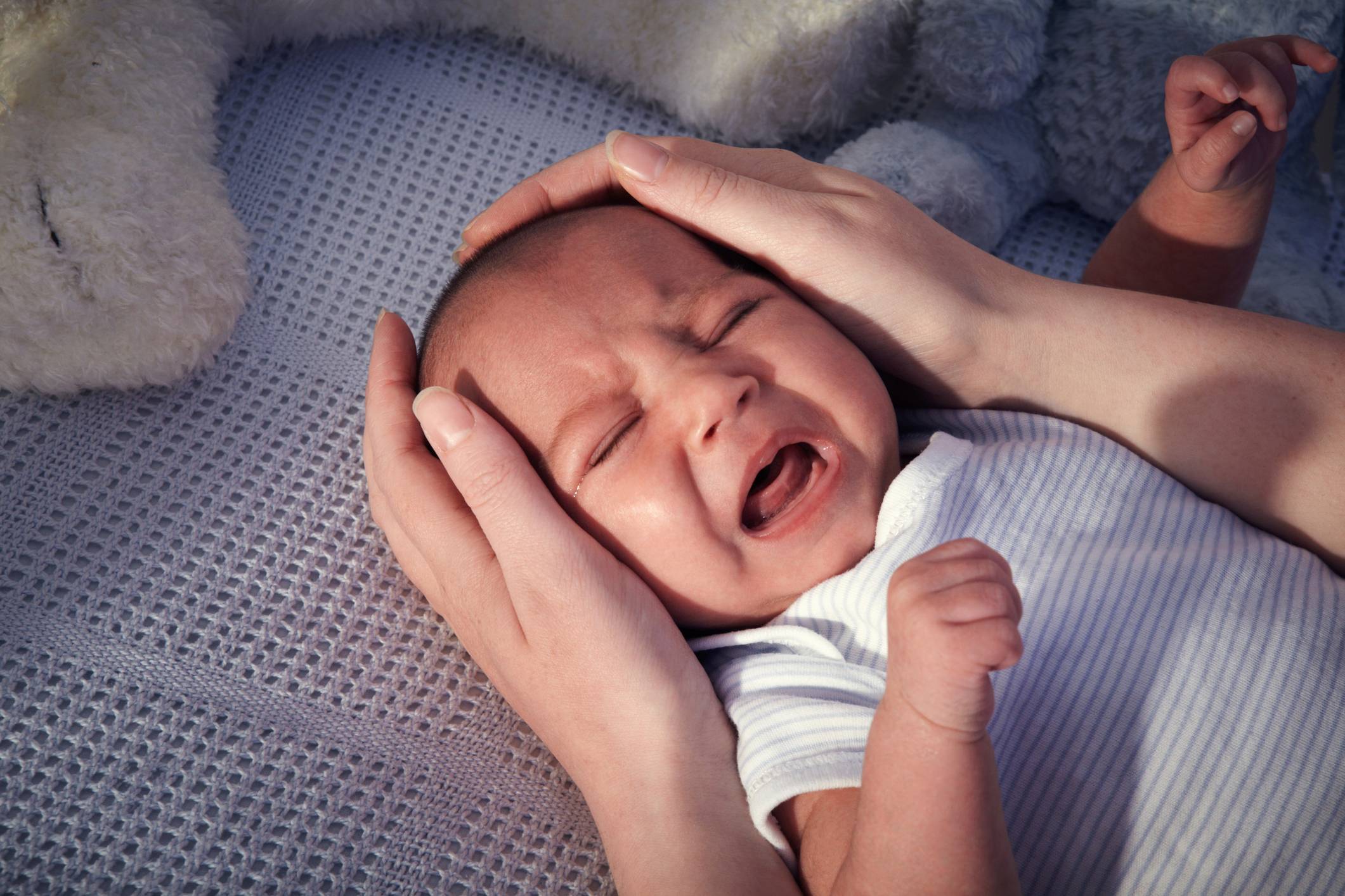 Почему новорожденный не спит ночью и днем, что рекомендует доктор комаровский
