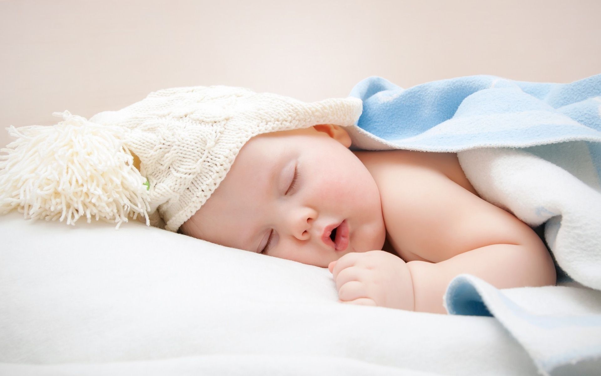 Грудничок дергается во время сна. почему ребенок вздрагивает во сне и просыпается - новая медицина