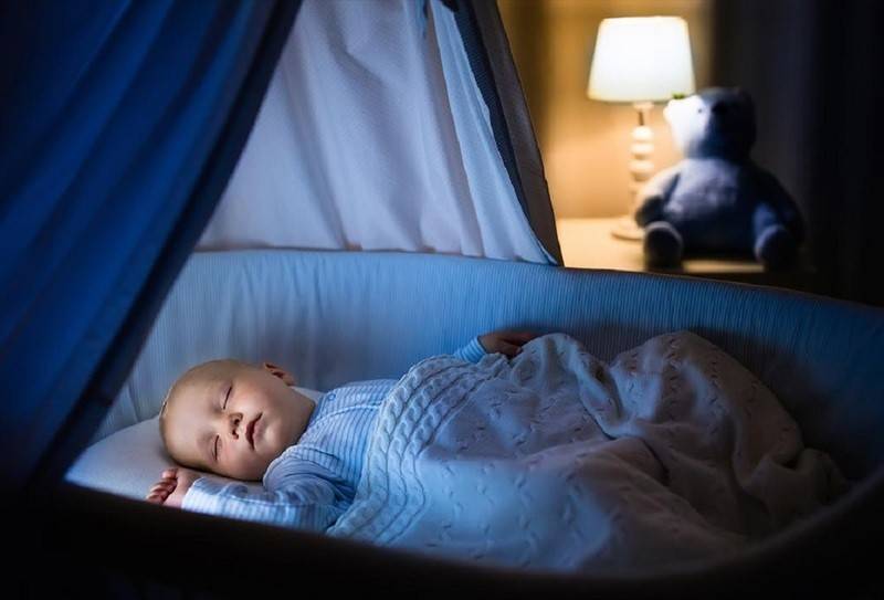 Как приучить ребёнка спать в своей кроватке?