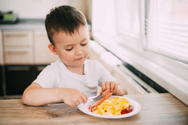 Гениальная идея: как накормить ребенка, когда уговоры поесть на него не действуют