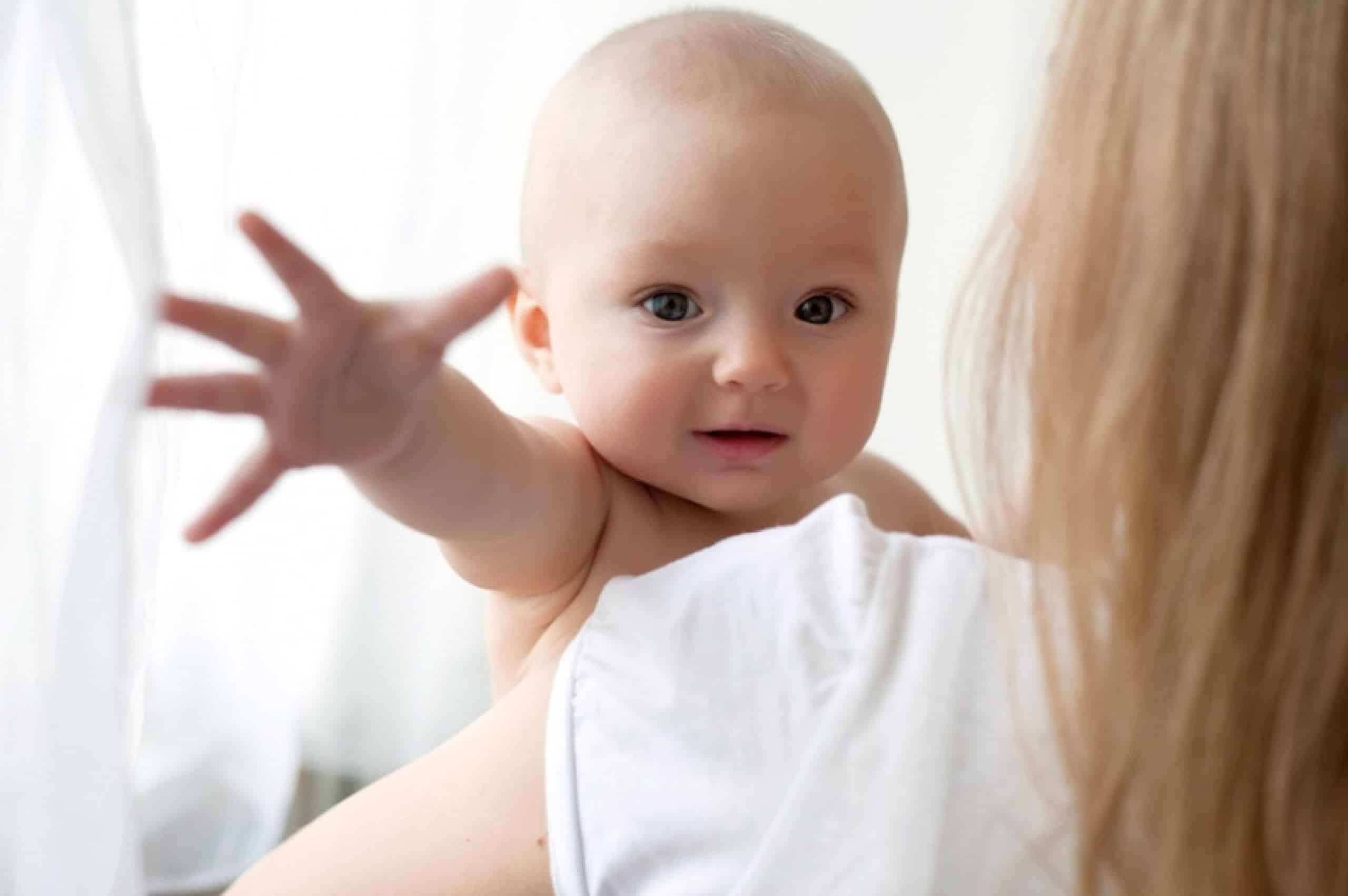 Как отучить ребенка от рук 7 месяцев? | babytut