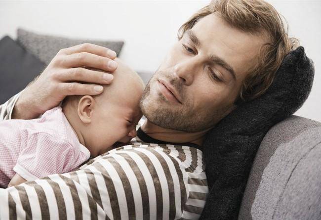 После родов: усталость и чувство вины. как помочь молодой маме?