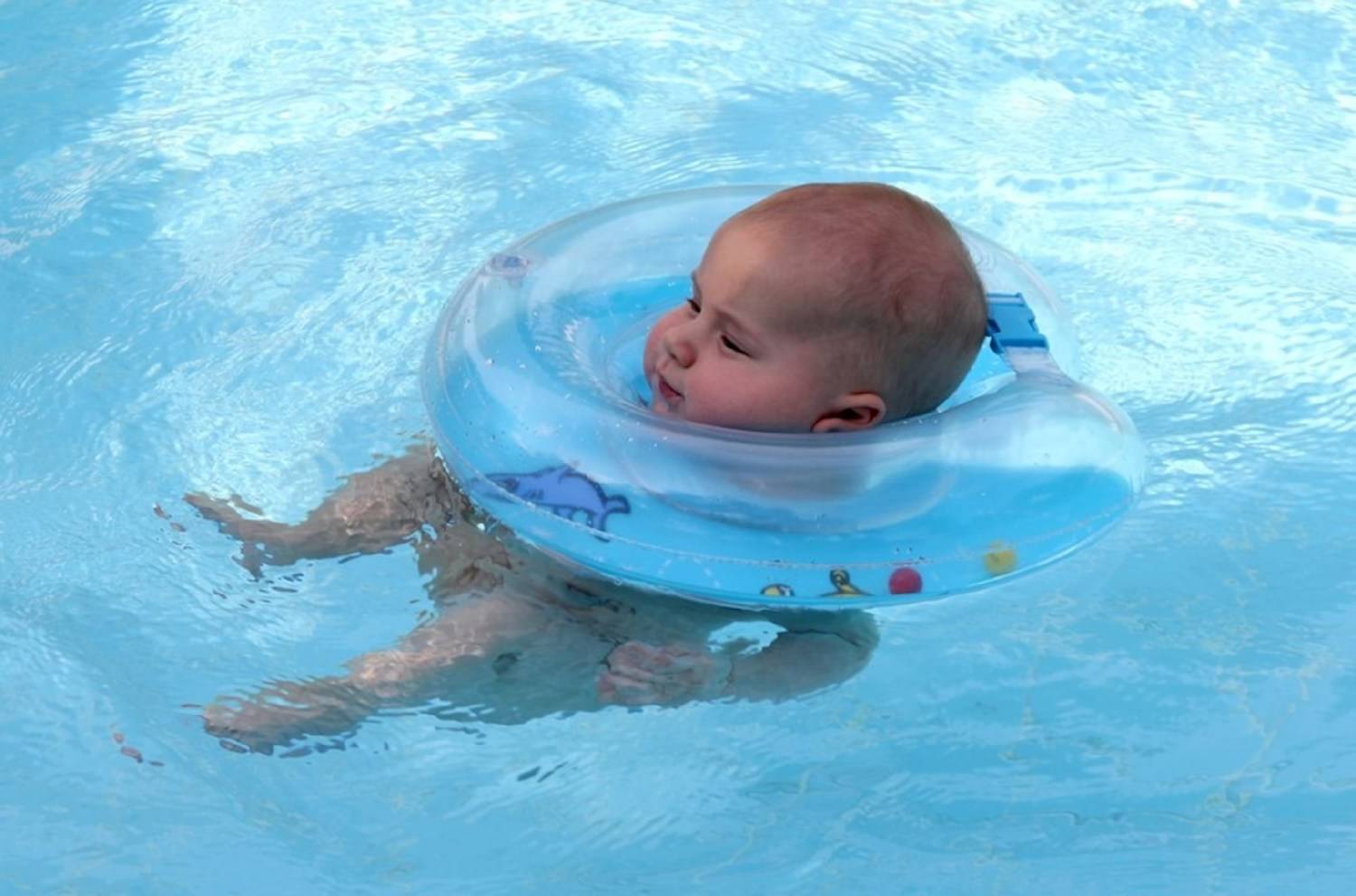 Комаровский круг для купания. доктор комаровский о купании новорожденных: зачем младенцу круг для плавания?