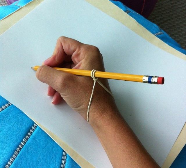 Как быстро научить ребенка держать карандаш и ручку: простые способы обучения письму