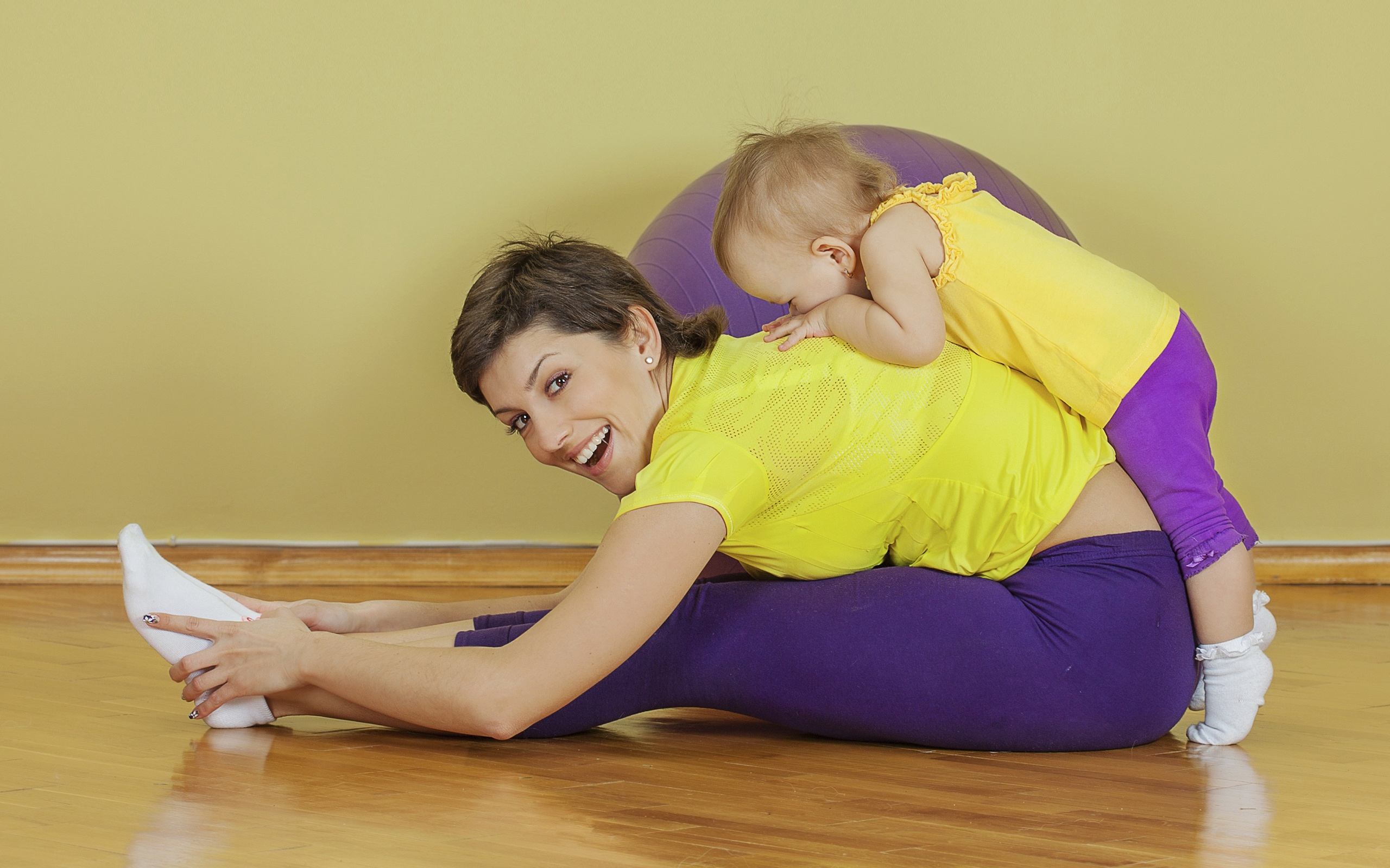Фитнес с малышом. занятия спортом после родов дома для мамы и ребёнка - фото, видео, программы тренировок – fitness_s_baby