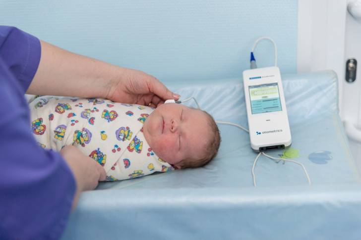 Как проводится аудиоскрининг новорожденных и какими должны быть результаты?