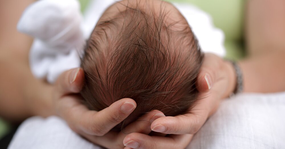 Когда зарастает родничок у новорожденного: возрастные нормы и возможные патологии