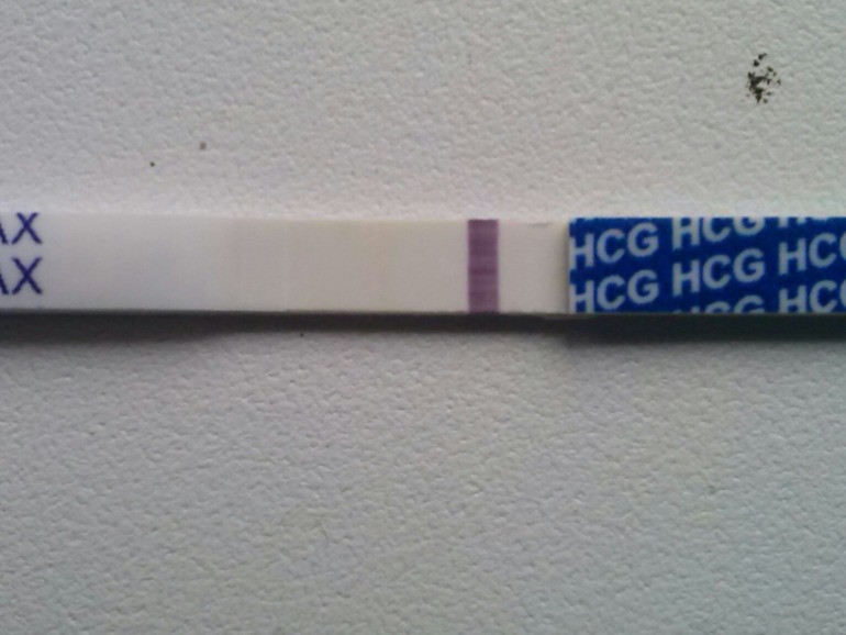 Тест на беременность показал бледную полоску
