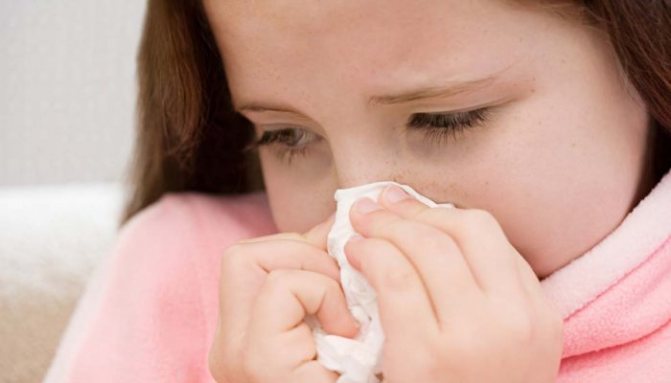 Причины и лечение насморка и гноения глаз у ребенка