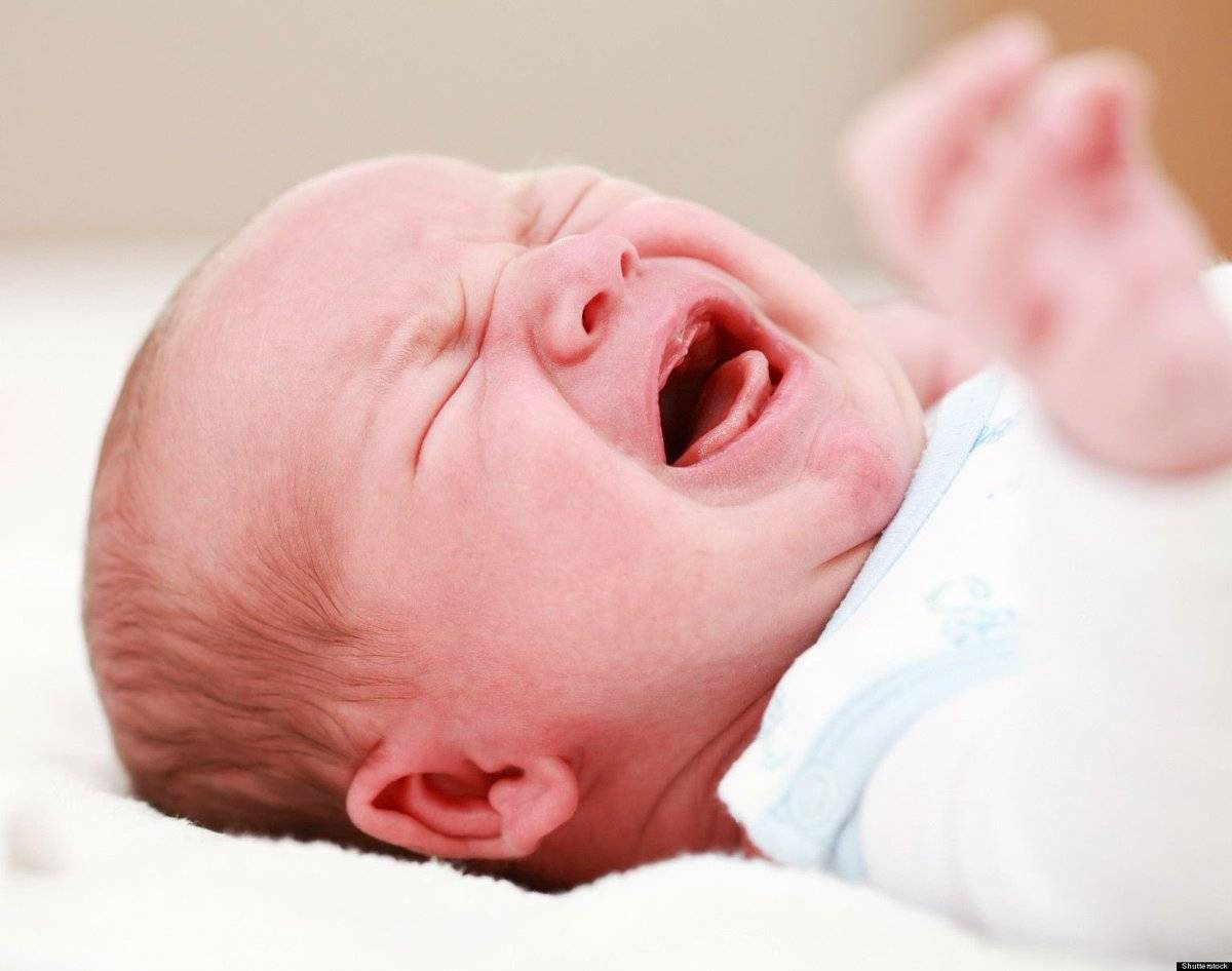 Почему у новорожденного малыша трясется подбородок и что с этим делать