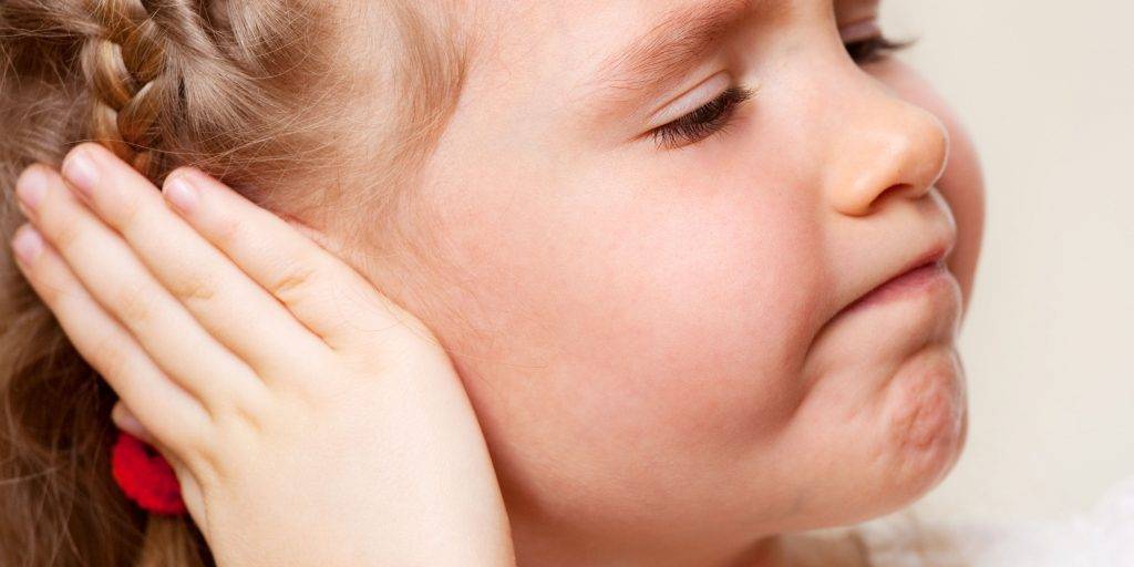 У ребёнка болит ухо: что делать в домашних условиях