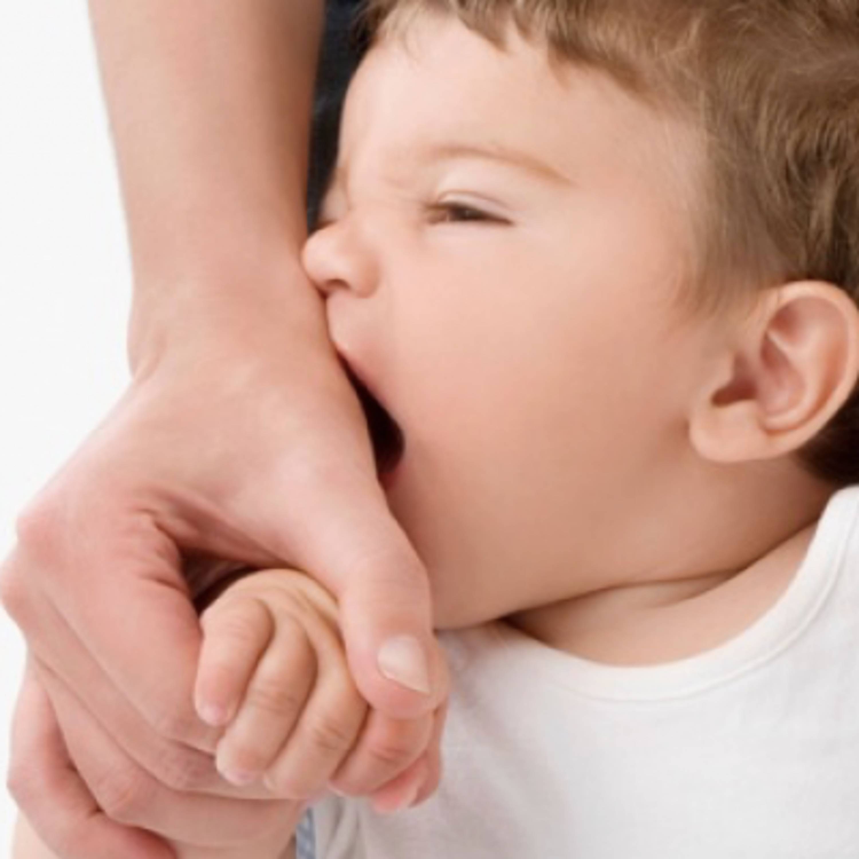 Как отучить ребенка кусаться, что советуют психологи