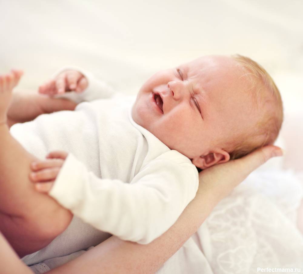 Почему плачет новорожденный ребенок- причины слез грудничков 1 месяц, как успокоить плачущего младенца